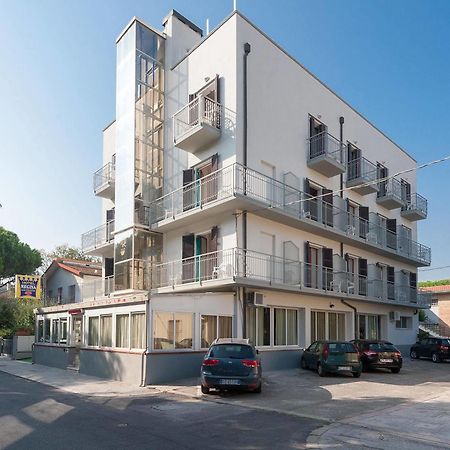 Regina Hotel E Ristorante Punta Marina Exteriér fotografie