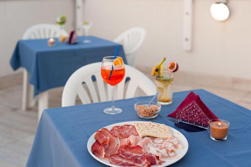 Regina Hotel E Ristorante Punta Marina Exteriér fotografie