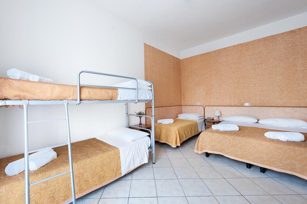 Regina Hotel E Ristorante Punta Marina Exteriér fotografie
