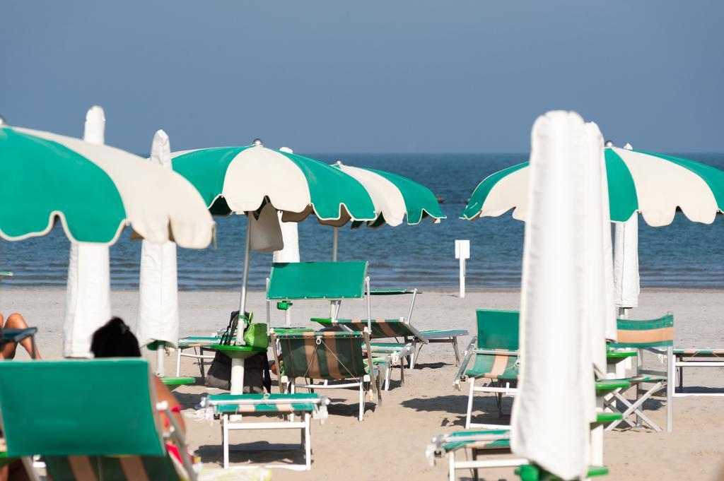 Regina Hotel E Ristorante Punta Marina Exteriér fotografie