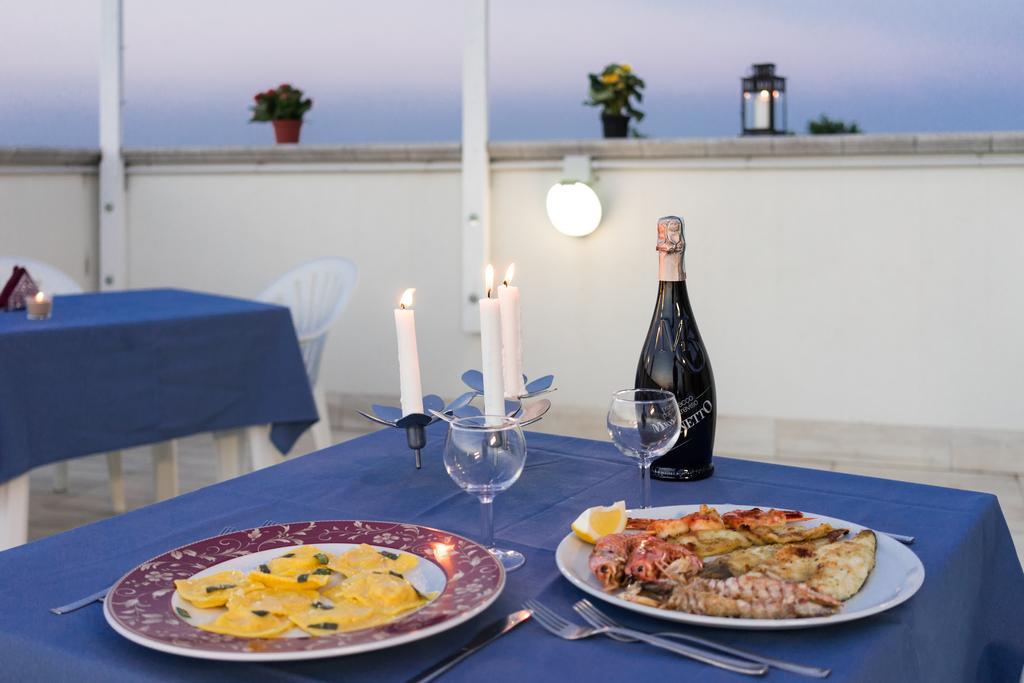 Regina Hotel E Ristorante Punta Marina Exteriér fotografie