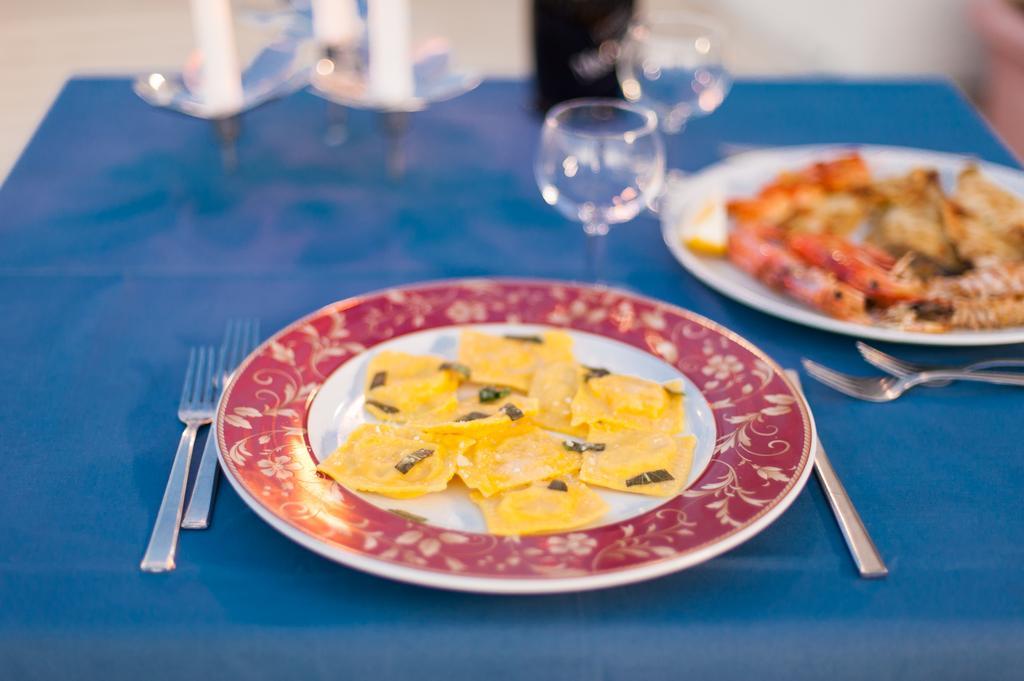 Regina Hotel E Ristorante Punta Marina Exteriér fotografie