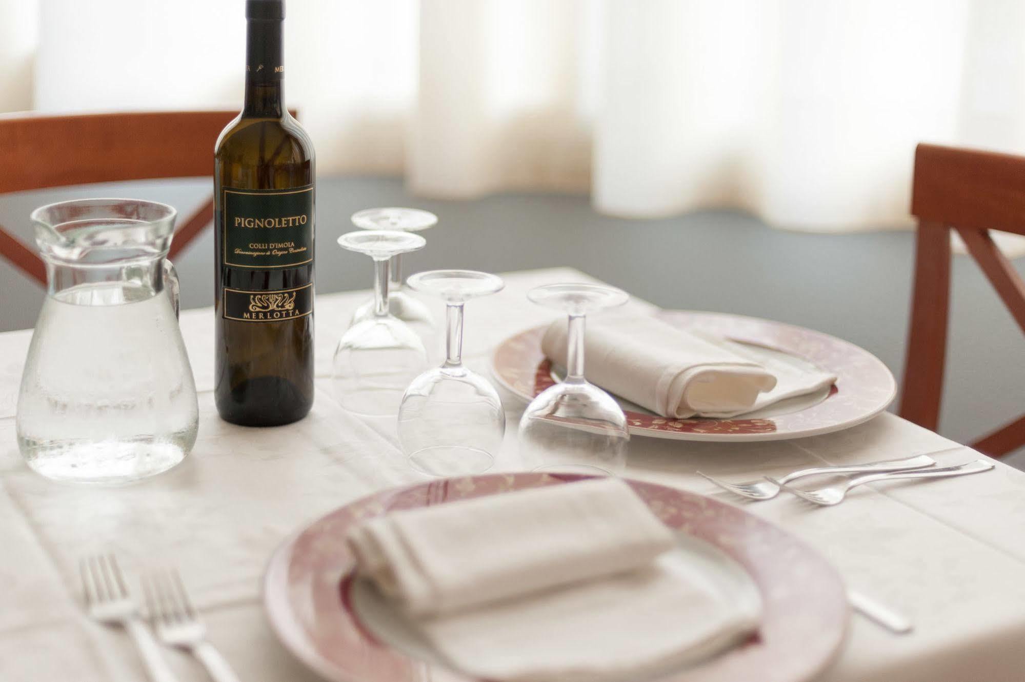 Regina Hotel E Ristorante Punta Marina Exteriér fotografie