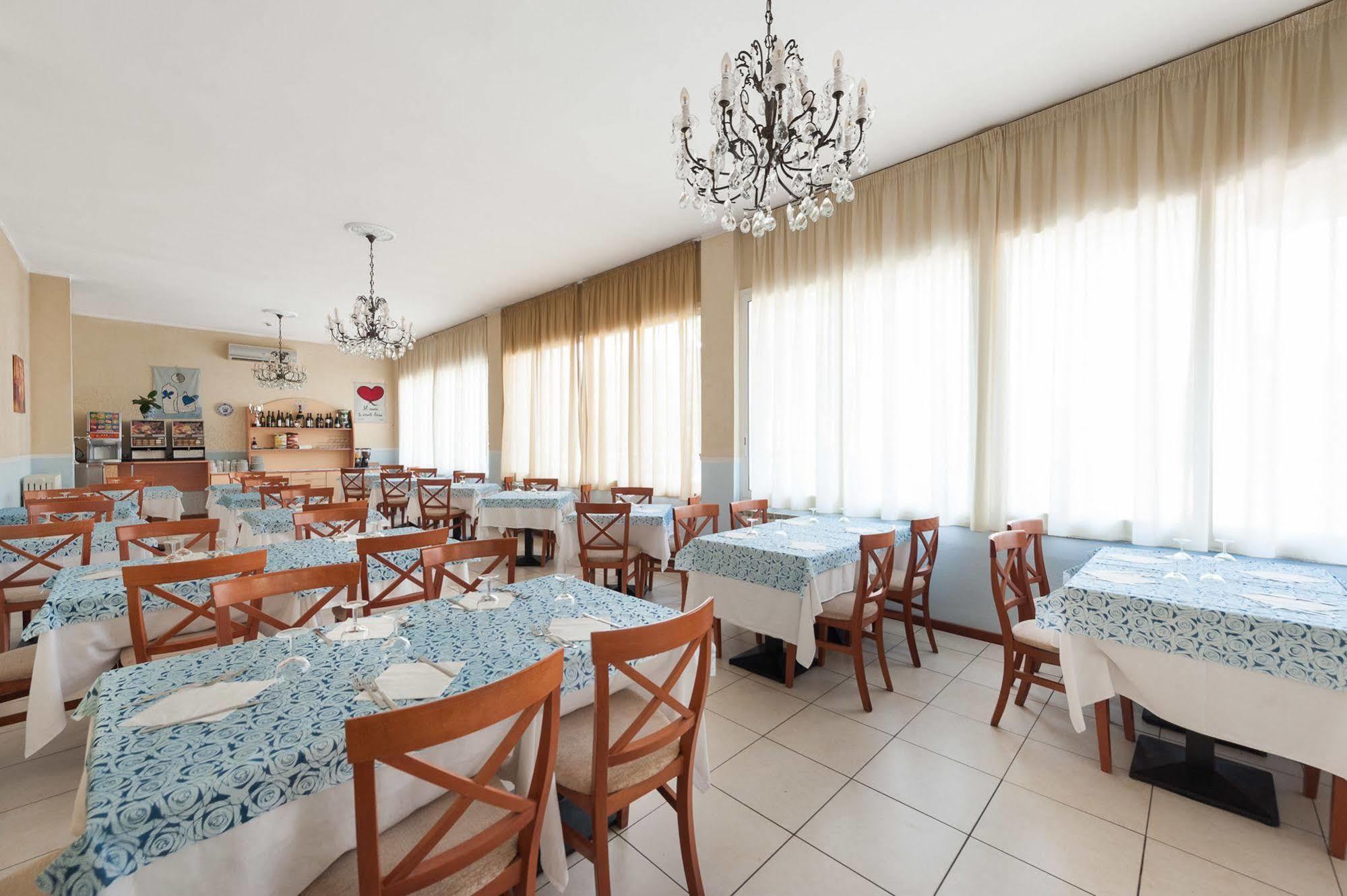 Regina Hotel E Ristorante Punta Marina Exteriér fotografie