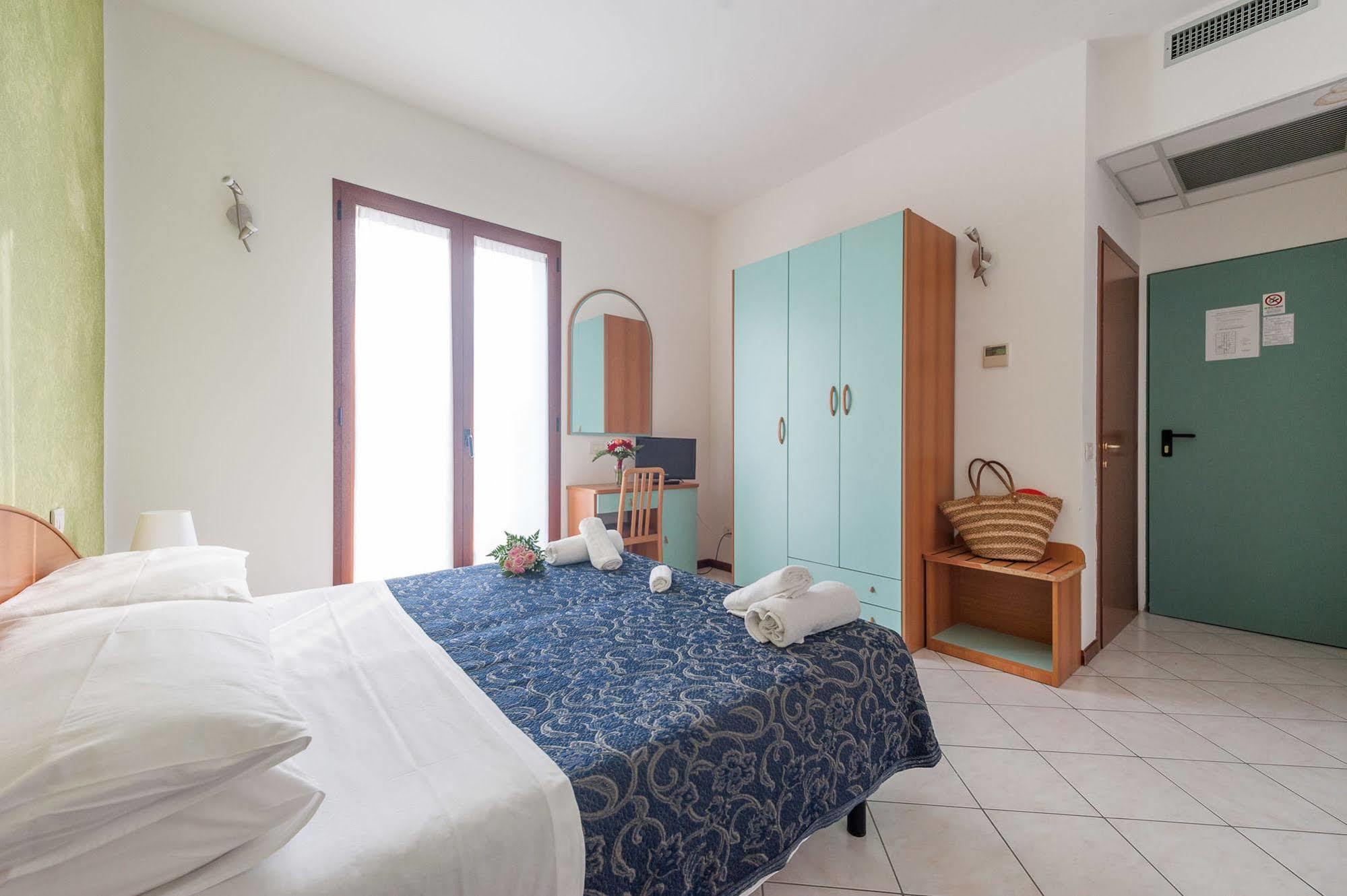 Regina Hotel E Ristorante Punta Marina Exteriér fotografie
