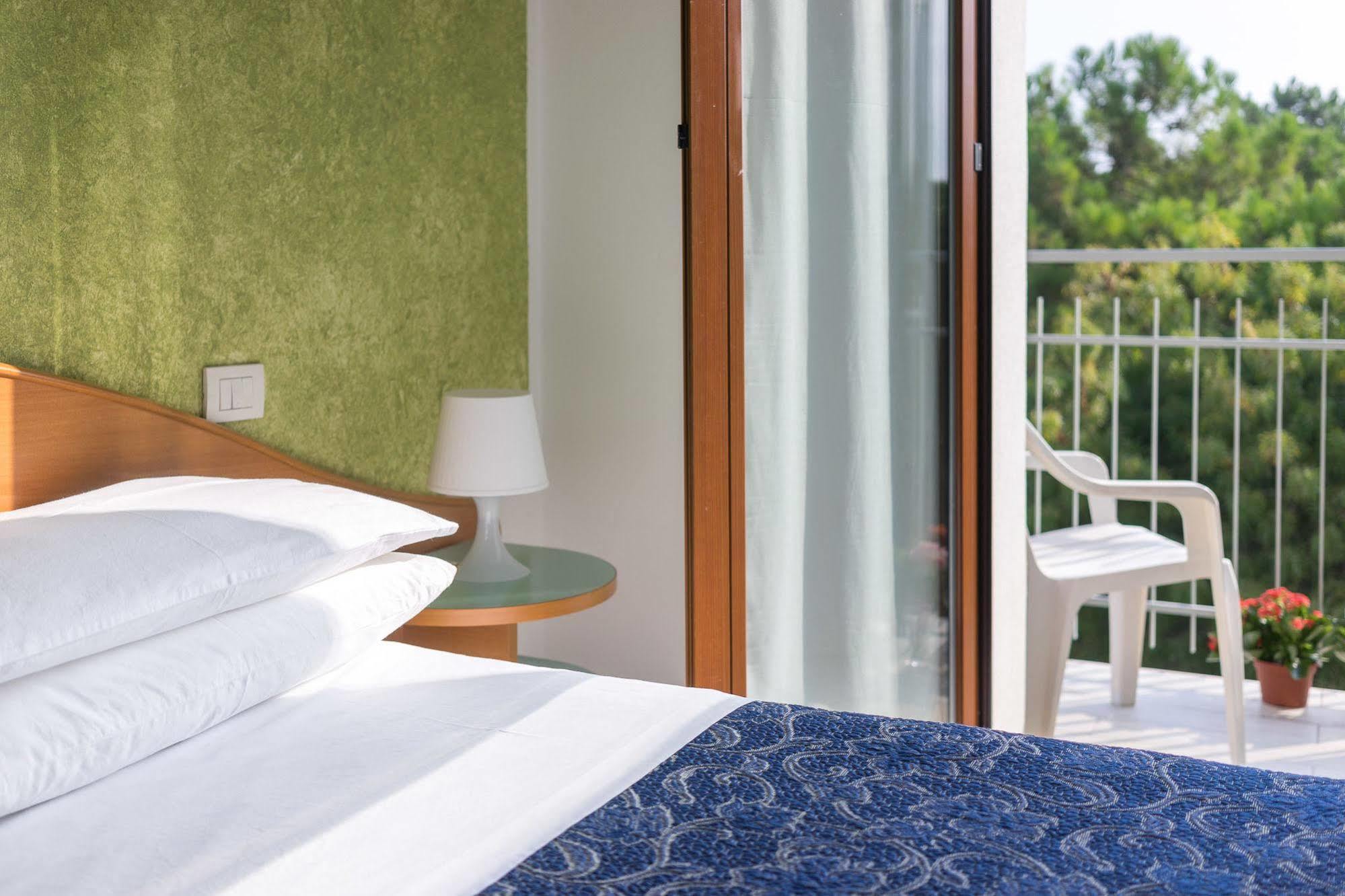 Regina Hotel E Ristorante Punta Marina Exteriér fotografie