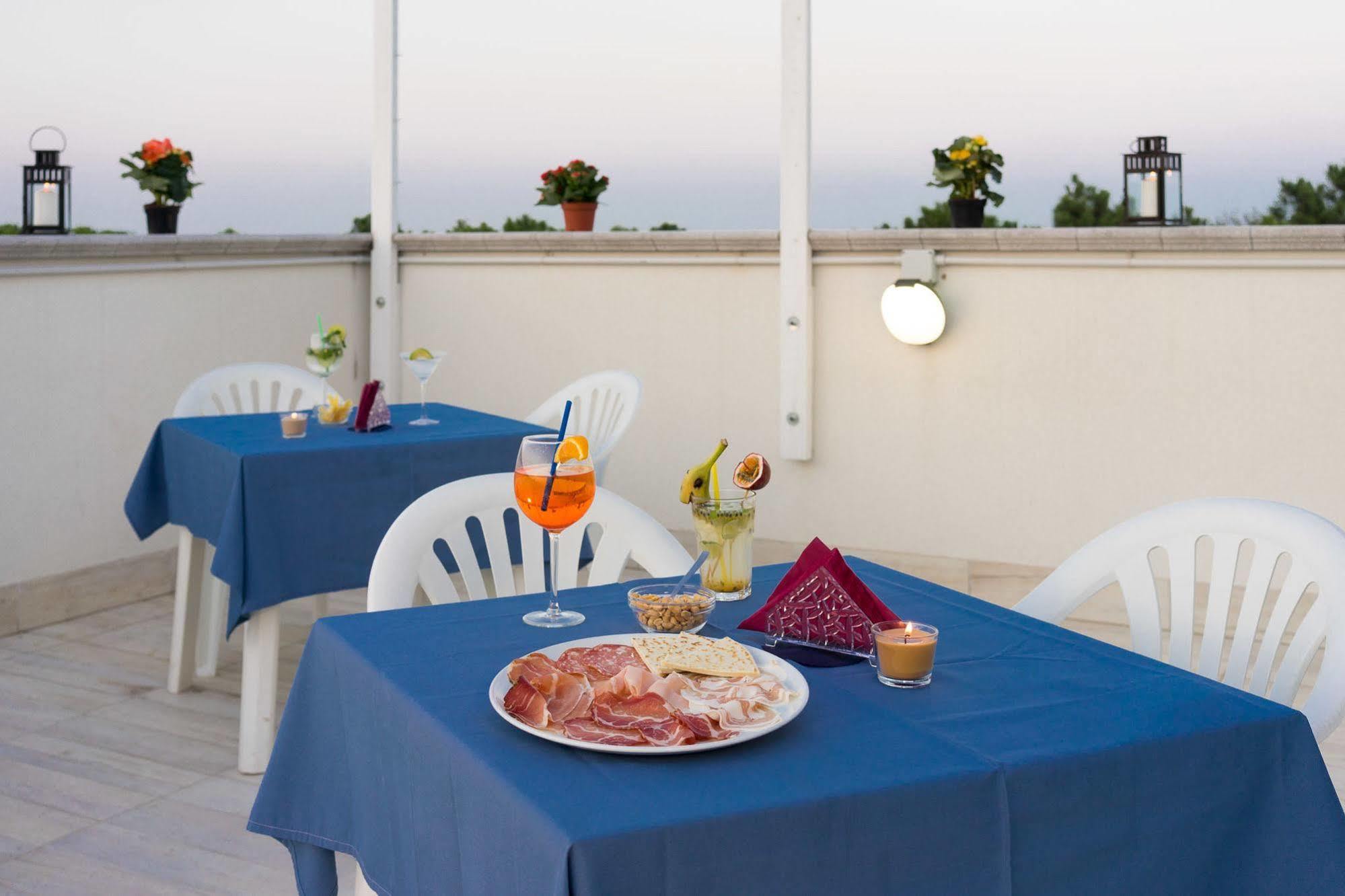 Regina Hotel E Ristorante Punta Marina Exteriér fotografie
